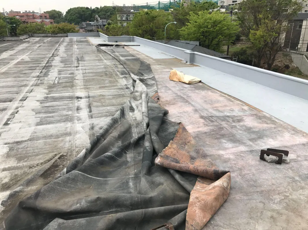 浮き浮きはシート系の工法で見られる劣化サイン