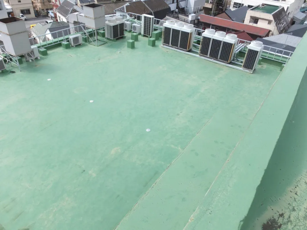 床面防水層の「ひび割れ」や「浮き」